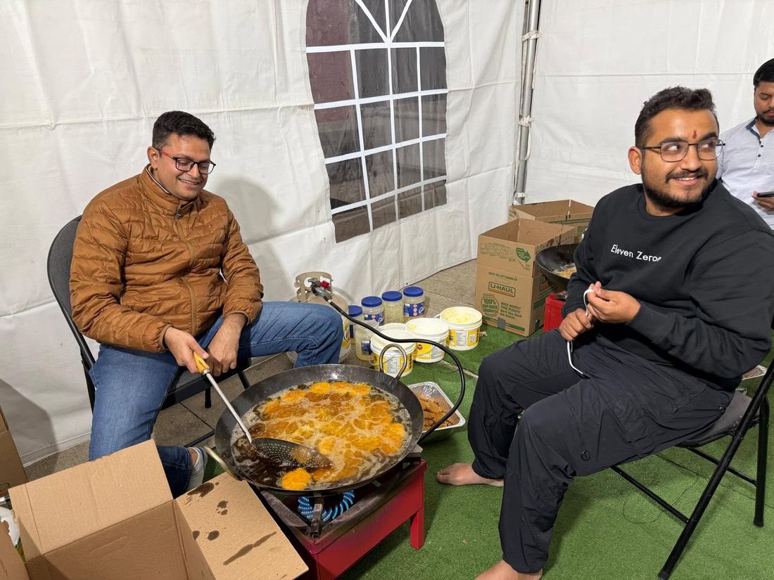 Thekua frying in sudh ghee